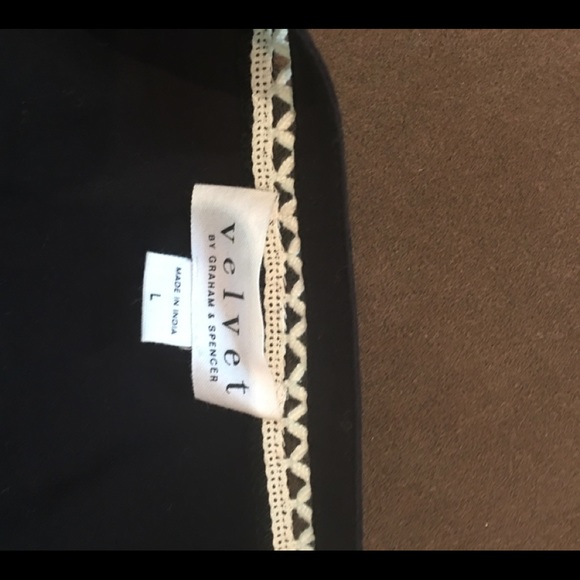 Velvet by Graham Spencer Blouse with white trim size L - Picture 4 of 4